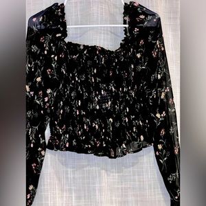 BLACK FLORAL TOP OFF SHOULDER OR ON SHOULDER